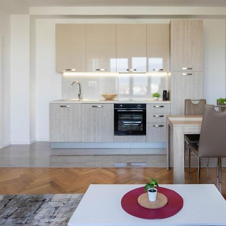 Spacious 2Bdr Apartment- Skyline View Загреб Екстериор снимка